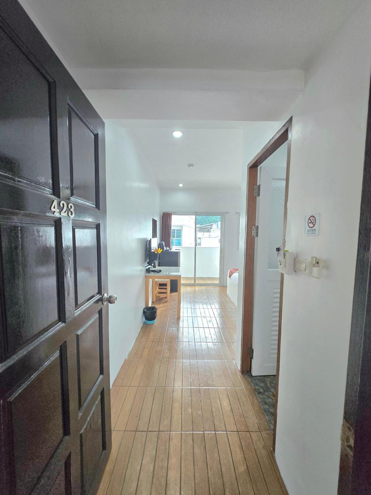 Happy 99 Guest House Patong Exteriör bild