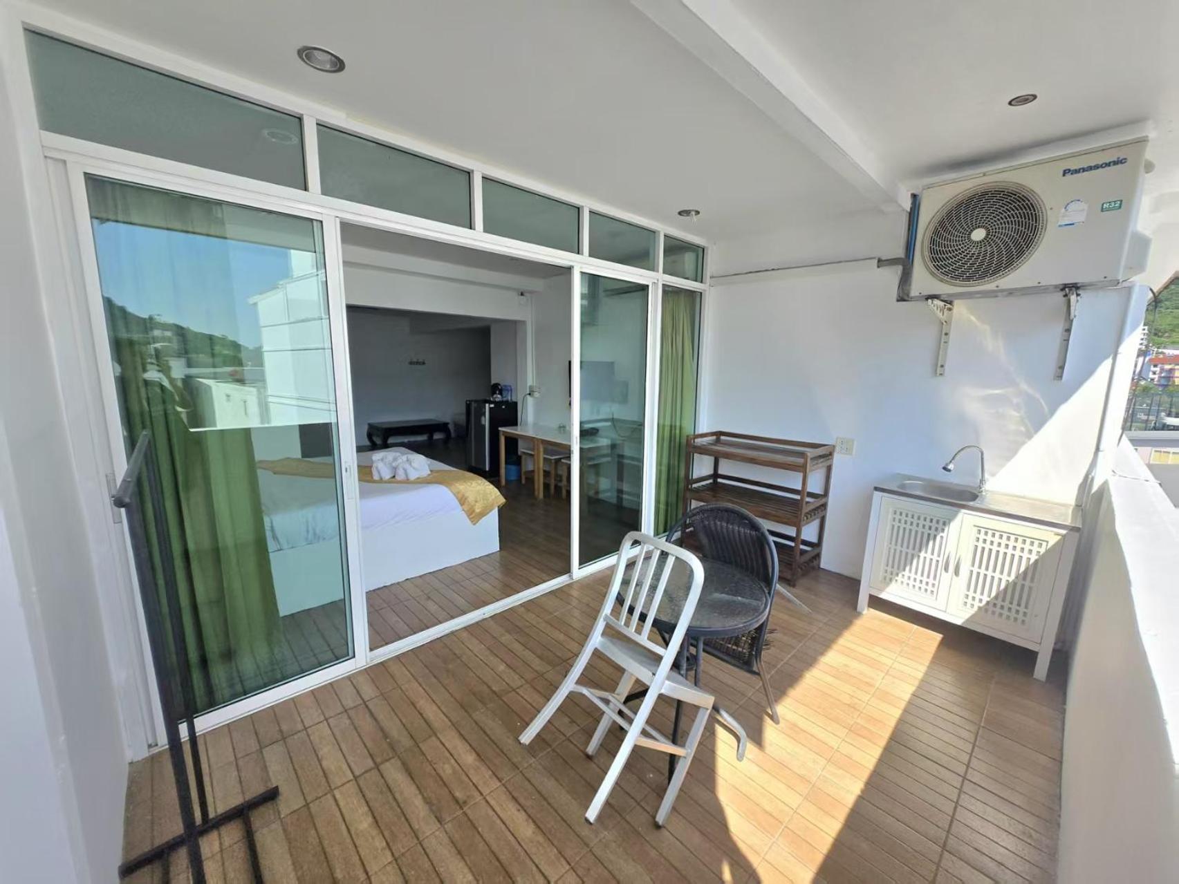 Happy 99 Guest House Patong Exteriör bild