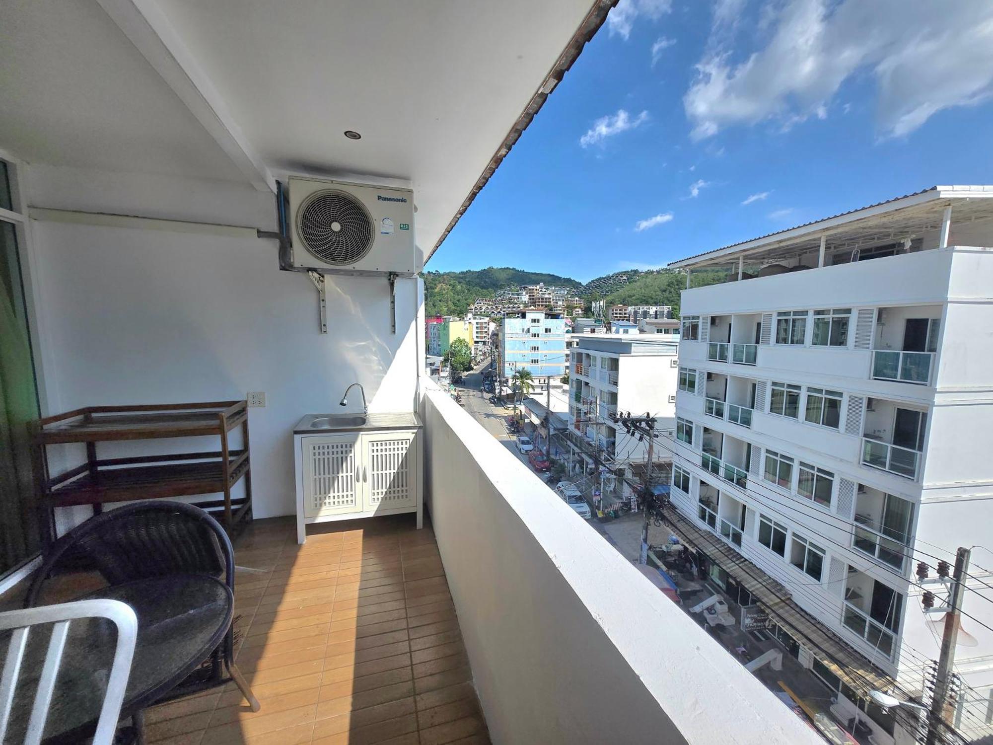 Happy 99 Guest House Patong Exteriör bild